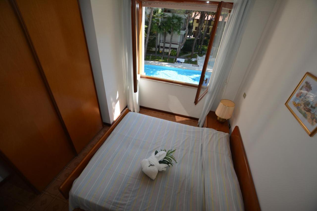 Lignano With Pool Apartment Lignano Sabbiadoro Exterior photo