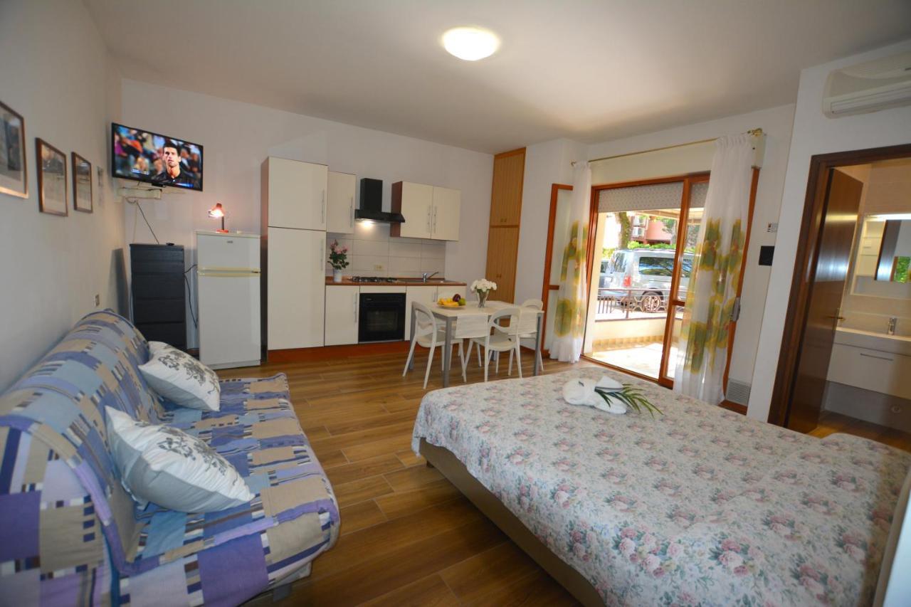 Lignano With Pool Apartment Lignano Sabbiadoro Exterior photo