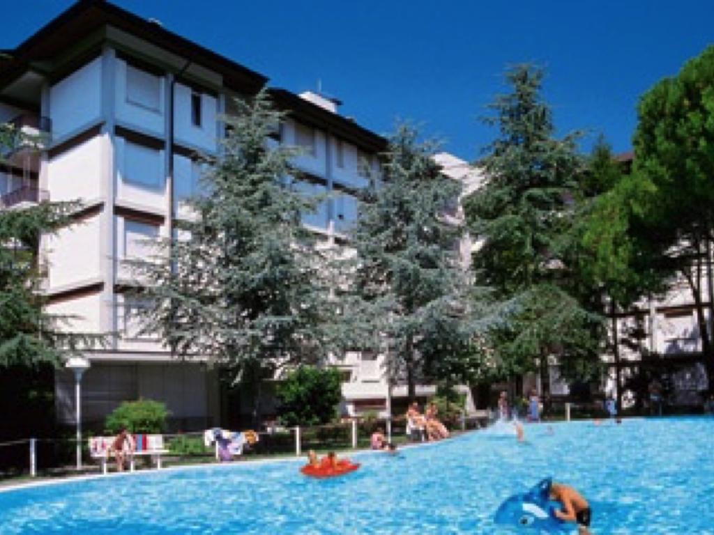 Lignano With Pool Apartment Lignano Sabbiadoro Exterior photo